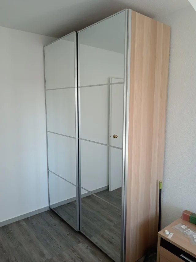 Armario de puertas correderas